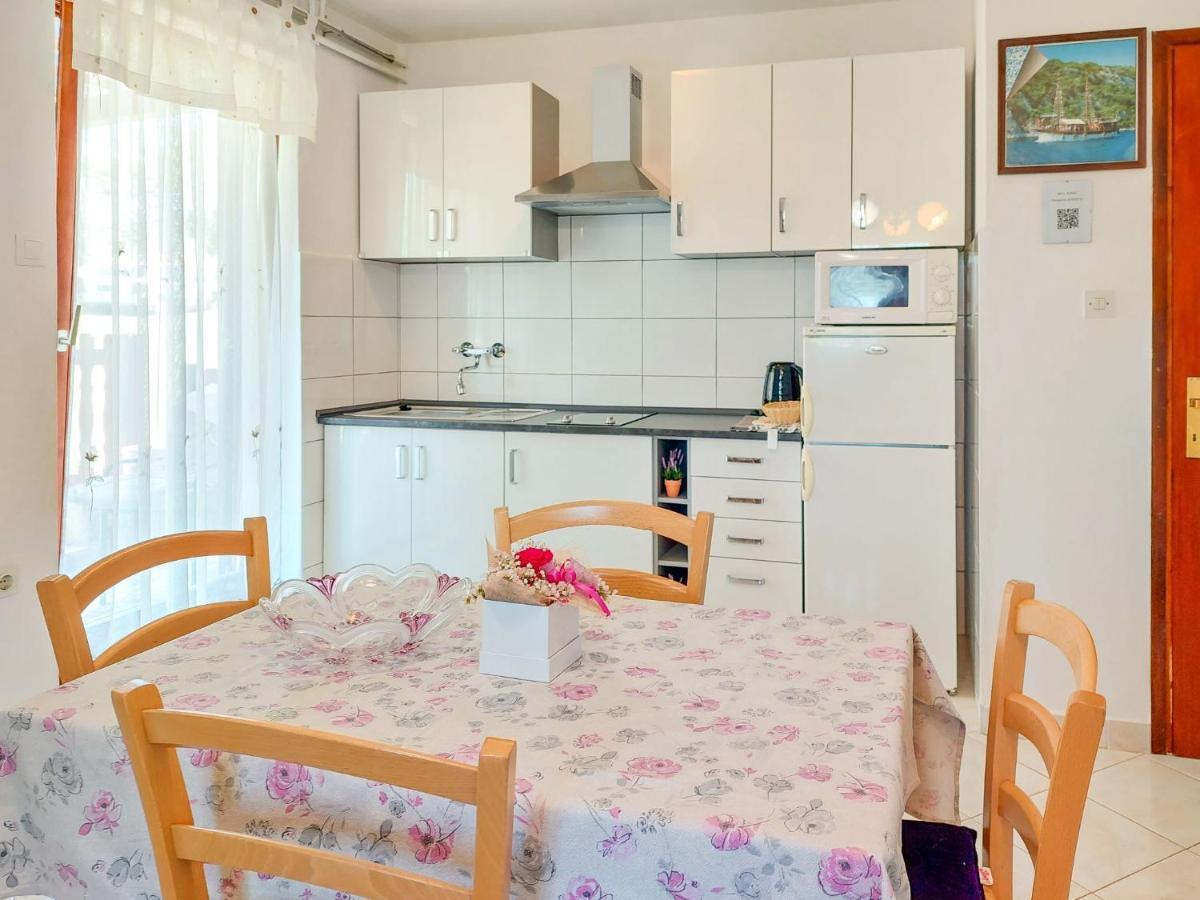 Apartment Kuki - PRC159 Porec Bagian luar foto